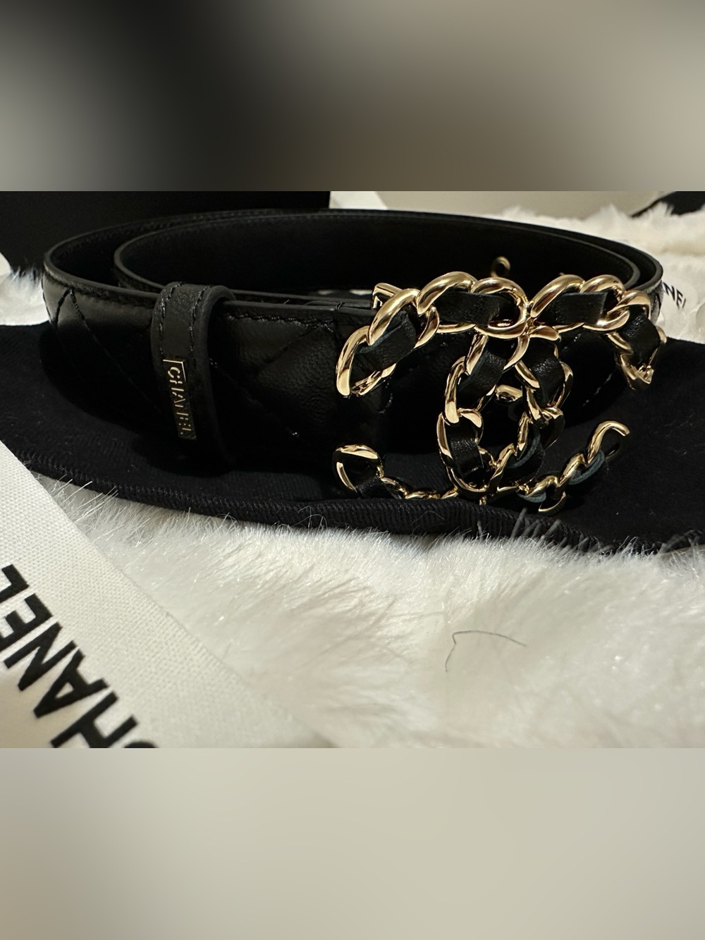 CHANEL Black Quilted Leather Belt with Gold Chain-Textured CC Buckle - Picture 3 of 5